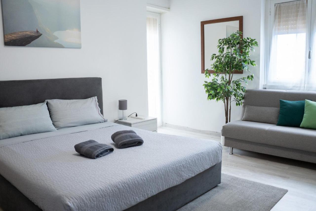 Nonna Pina Guest House Moderno Appartamento Vicino Metro AWifi,Netflix Roma Exterior foto